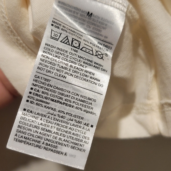 Old Navy graphic t-shirt - Picture 5 of 5